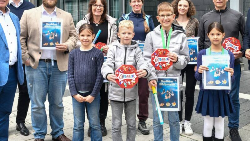 Sport in Langenfeld: Stadtentwicklungsgesellschaft prämiert Ideen für die Wand am Lehrschwimmbecken