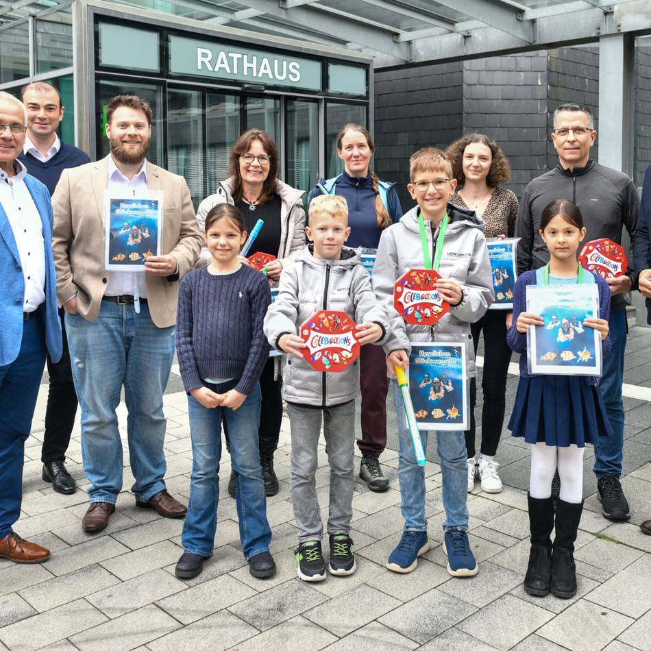 Sport in Langenfeld: Stadtentwicklungsgesellschaft prämiert Ideen für die Wand am Lehrschwimmbecken