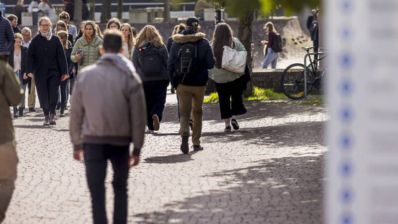 Universitäten und Hochschulen in Düsseldorf: Internationale Studierende und Fachkräftemangel – Ungenutztes Potenzial für die Düsseldorfer Wirtschaft?