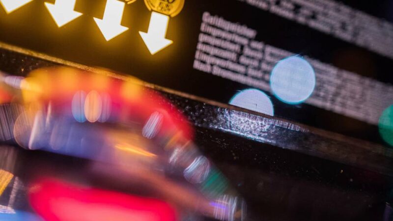 Düsseldorf-Stadtmitte: Raubüberfall auf Spielhalle – Täter attackiert Angestellte