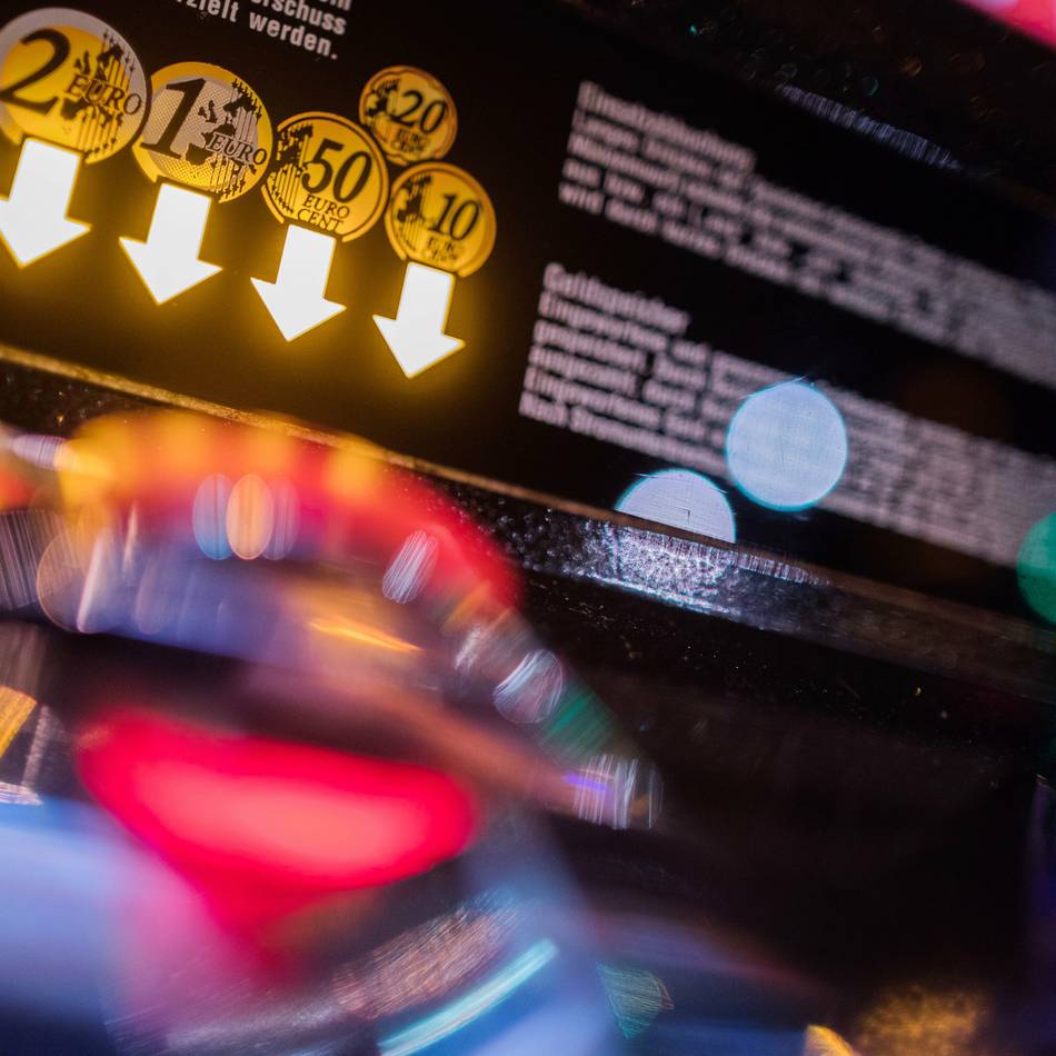 Düsseldorf-Stadtmitte: Raubüberfall auf Spielhalle – Täter attackiert Angestellte