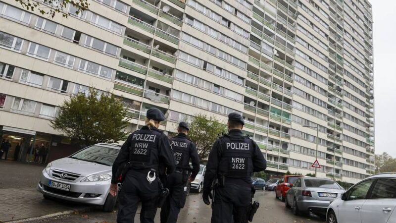 „Weißer Riese“ in Duisburg: Unbekannte werfen schweren Gegenstand von Hochhaus – „versuchtes Tötungsdelikt“