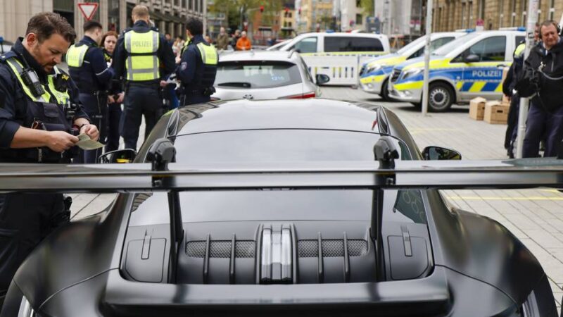 Bei Kontrollen in Düsseldorf: 29-Jähriger fährt unter Drogen vor der Polizei davon