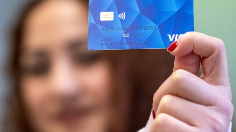 Umstrittene Neuerung für Flüchtlinge: So stehen Hilden und Haan zur Bezahlkarte