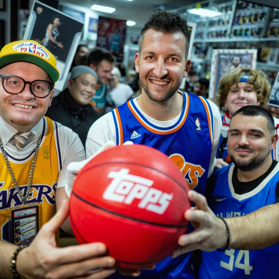 Hauptstraße Langenfeld: Basketballer Paul Zipser besucht B-Brothers-Store