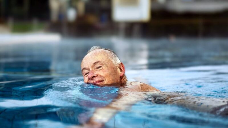 Schwimmen in Langenfeld: Freibad bleibt bis Ende der Herbstferien offen