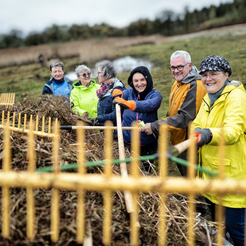 Biologischen Station, Nabu und Offenland-Stiftung : Freiwillige räumen im Further Moor in Langenfeld auf