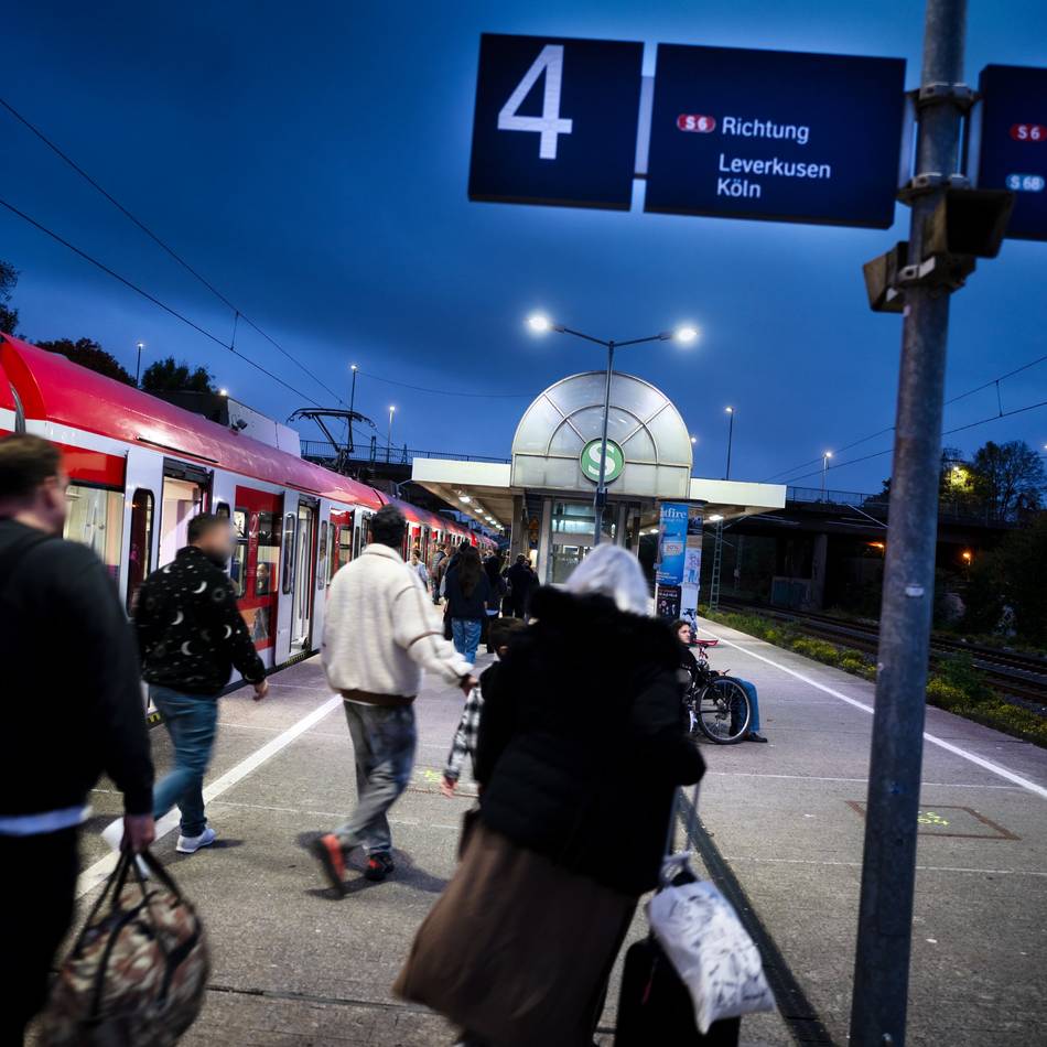 Angsträume in Langenfeld: S-Bahnhöfe sollen besser ausgeleuchtet werden