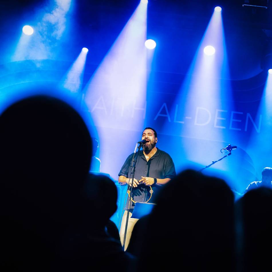Konzert in Monheim: Laith Al-Deen verzaubert die Aula am Berliner Ring