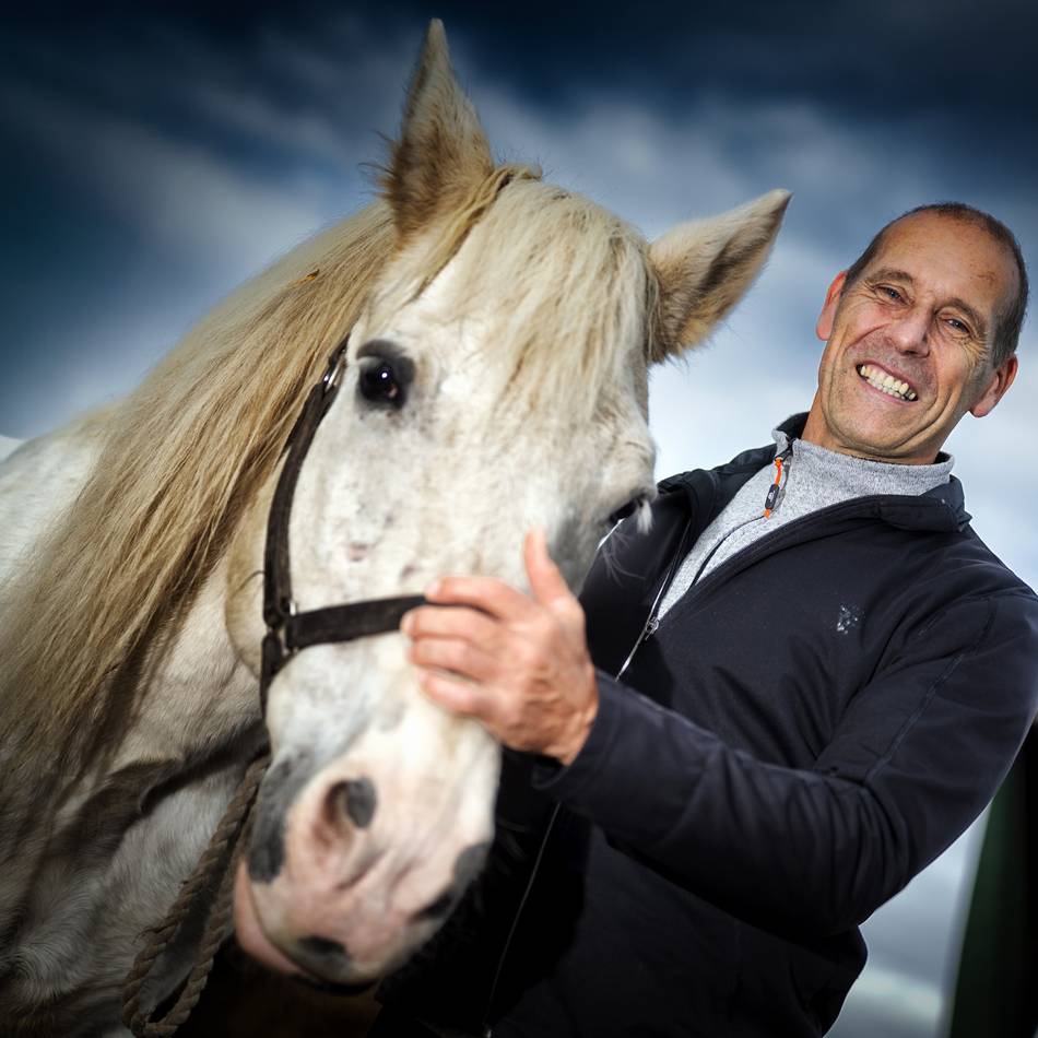 Für den großen Umzug in Monheim: Peter Lohmann findet sein Martins-Pferd in Düsseldorf-Itter wieder