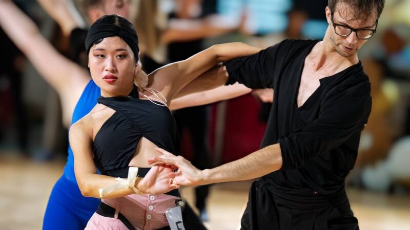 In der neuen Achtfachhalle: Europäisches Tanzturnier bringt 670 Studierende nach Monheim