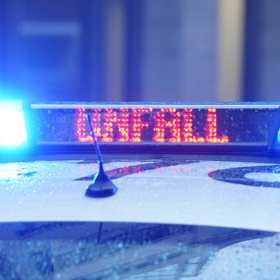 Zusammenstoß mit Auto: Rennradfahrer bei Unfall in Bedburg-Hau schwer verletzt