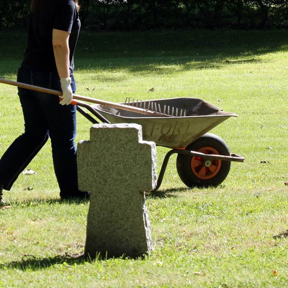 Aktion in Hilden: Spenden für den Erhalt von Kriegsgräbern