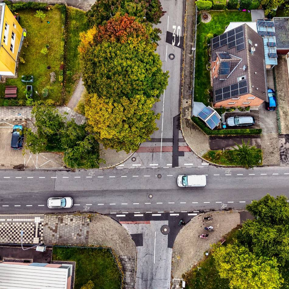 Verkehrsberuhigung in Langenfeld: Stadt soll eine Querungshilfe an der Jahnstraße planen