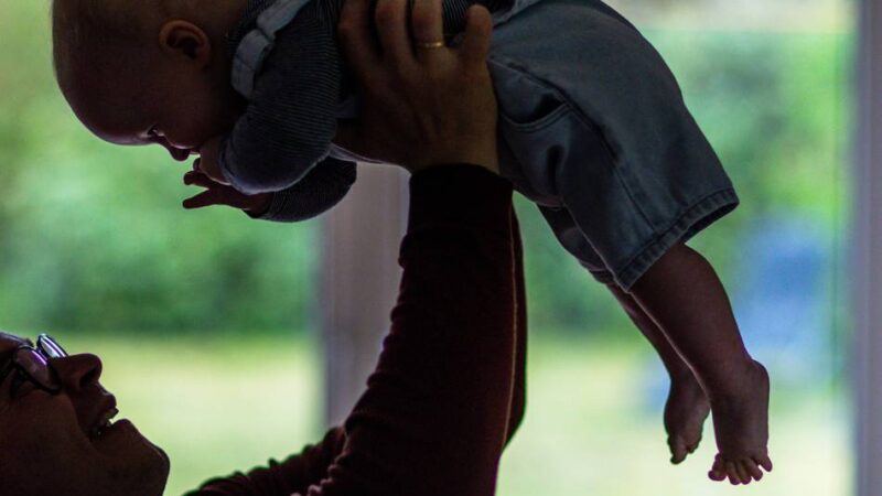 Treppengitter, Schränke, Steckdosen: So wird das Haus sicher für ein Kleinkind