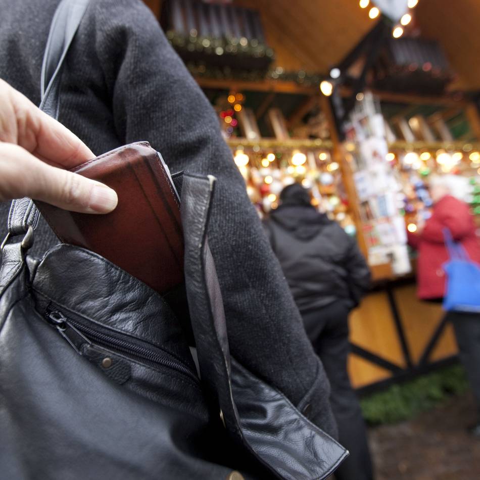 Besonders in Menschenmengen: Polizei warnt vestärkt vor Taschendieben