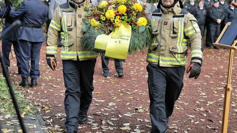 Zwei Veranstaltungen zum Volkstrauertag in Mettmann: Schweigemarsch und ein mahnendes Gedenken