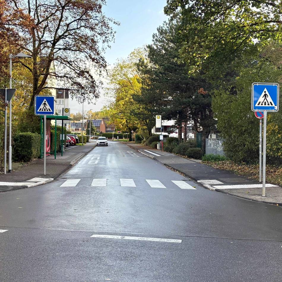 Schulweg in Monheim-Baumberg: Neuer Zebrastreifen sorgt für mehr Sicherheit an der Armin-Maiwald-Grundschule