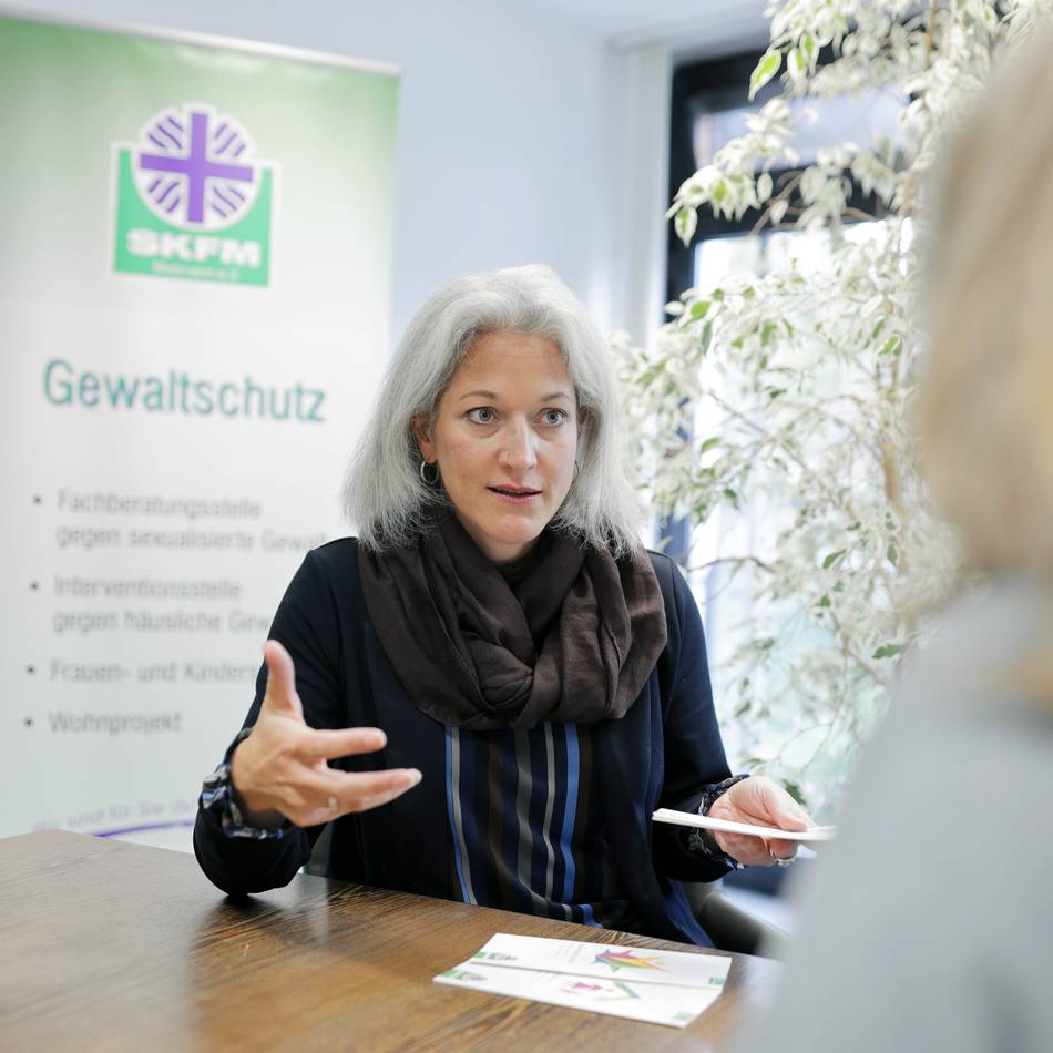 Warnhinweis des SKFM Mettmann zum Internationalen Tag für die Beseitigung der Armut: Jede fünfte Frau rutscht unter die Armutsgrenze