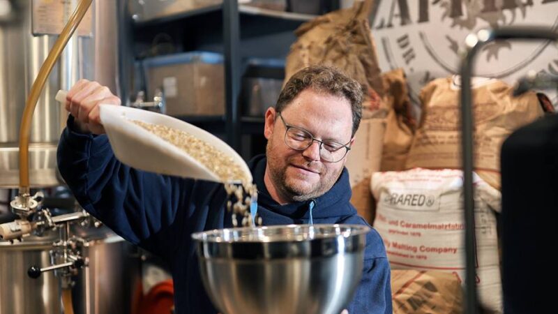 Hausbrauerei mit „typisch neanderland“ ausgezeichnet: „Zapfhaan“ – Gütesiegel für Bier aus Haan