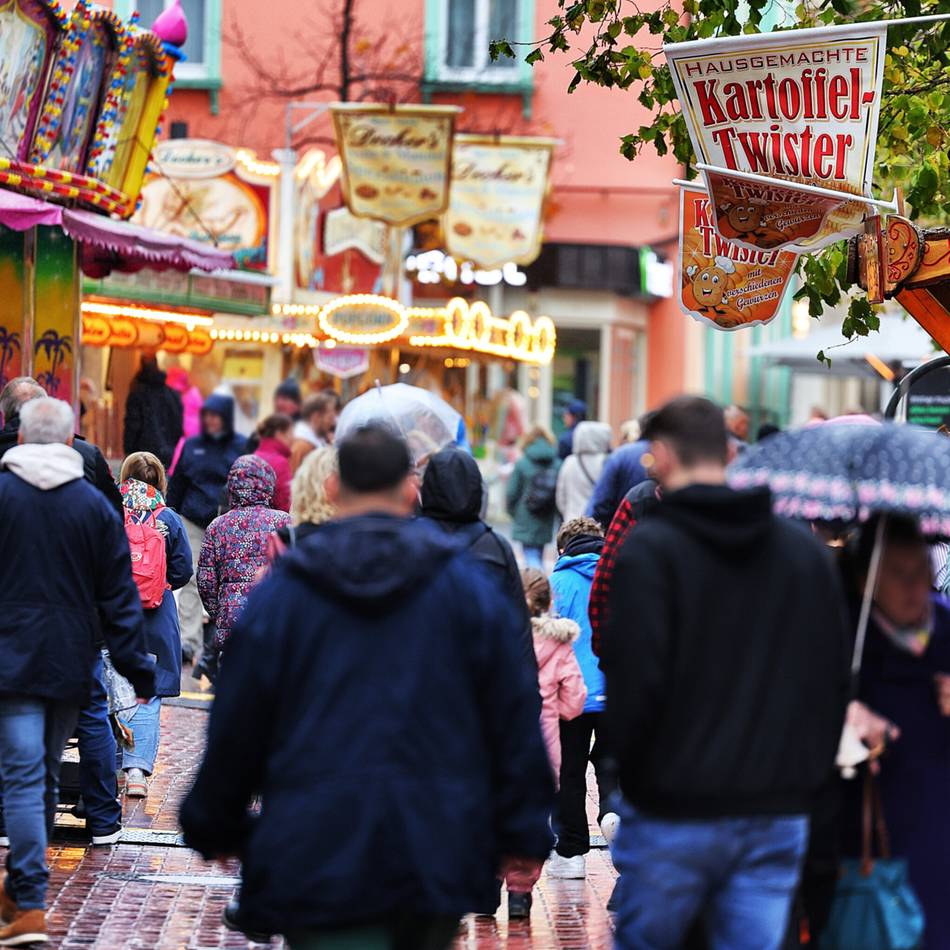 Jahrmarktfeeling auf dem Itterfest: Hilden feiert das Itterfest – und trotzt dem Regen