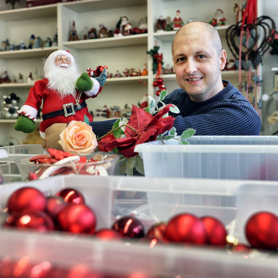 Das Kaufhaus der Mettmanner ist bereits festlich gestimmt: Weihnachten kommt schneller als gedacht