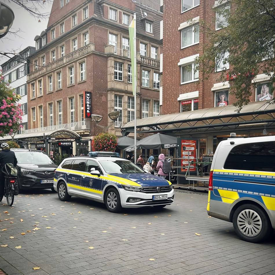 Schwarzarbeit im Visier: Zoll prüft mehrere Betriebe in der Duisburger Fußgängerzone