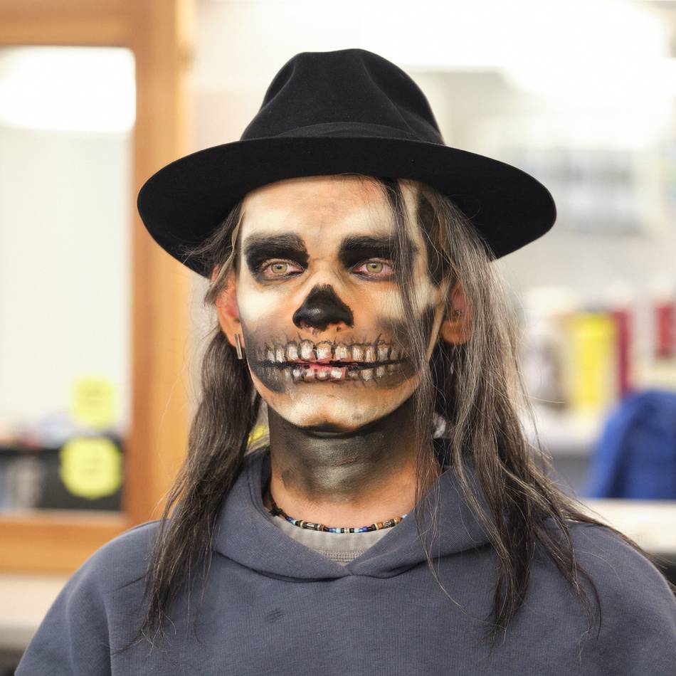Last-Minute-Kostüm für Halloween – gruselig und günstig: So schminkt man einen Totenkopf wie ein Profi
