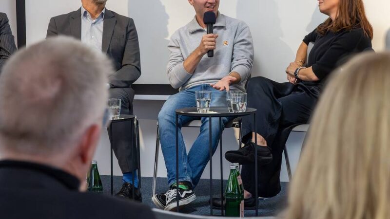 Diskussion in Düsseldorf: Krisen und die Spaltung der Gesellschaft – „Es muss legitim sein, die israelische Regierung kritisieren zu können“