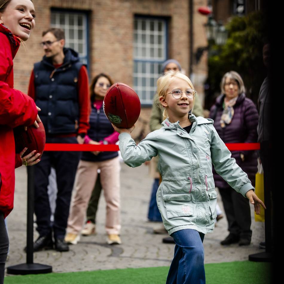 NFL Experience in Düsseldorf: American Football für Anfänger – „einfach mal gucken, was die NFL so auf dem Marktplatz bietet“