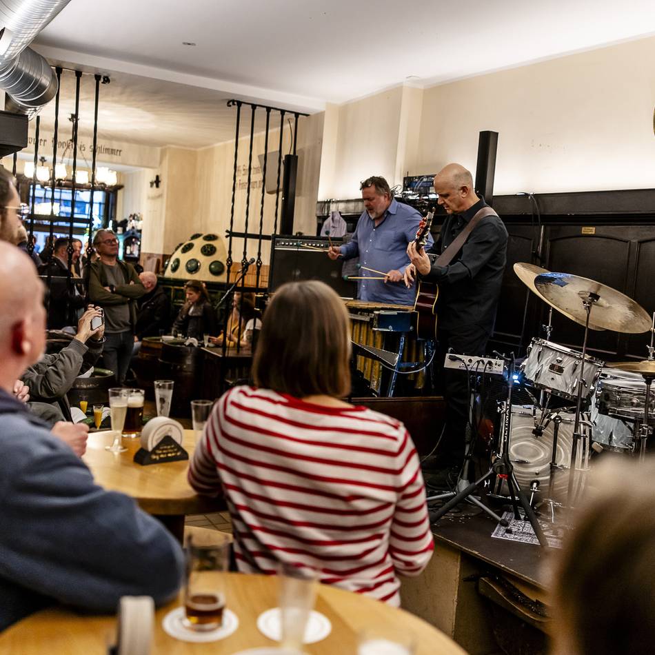 Positive Bilanz der Premiere von Altstadt Live: Düsseldorfer Altstadt soll mehr Livemusik bekommen – „so wie es früher immer war“