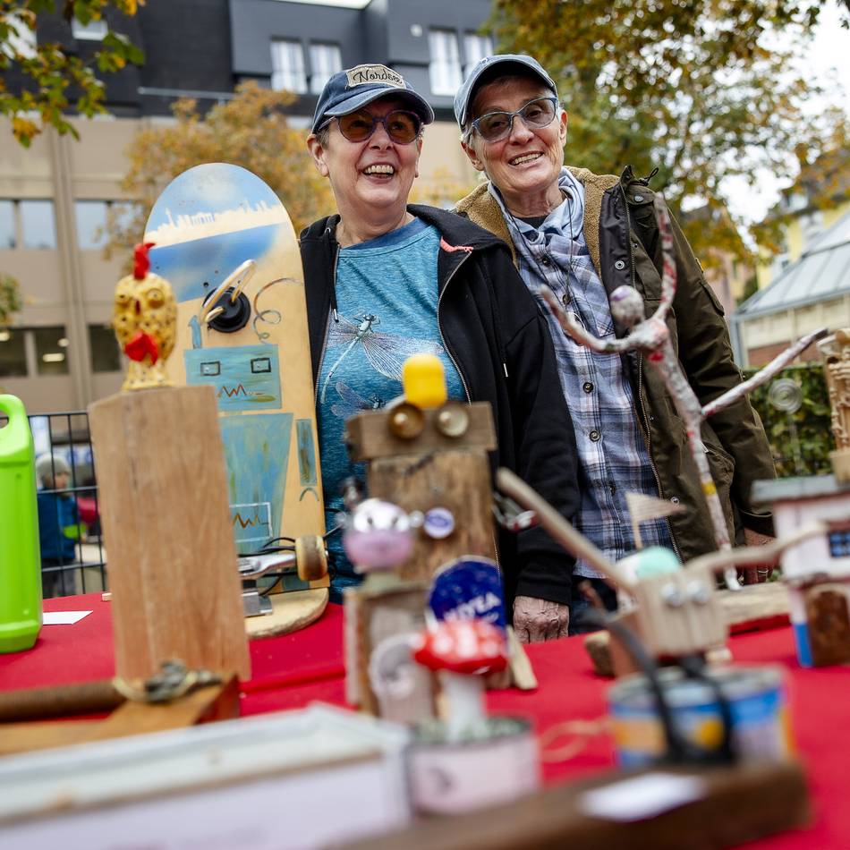 Handel in Düsseldorf: Künstlermarkt verwandelt den Gertrudisplatz in eine Freiluftgalerie