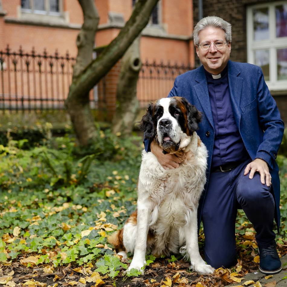 Gebürtiger Leverkusener:  Der Pfarrer mit dem Hund