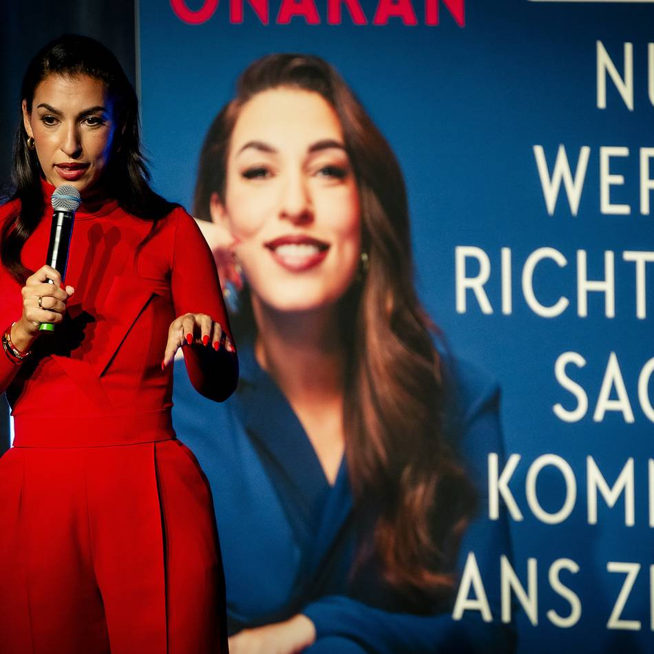 „Nur wer’s richtig sagt, kommt ans Ziel“: Unternehmerin Tijen Onaran im Savoy-Theater – „Sprache ist das Mittel, um gehört zu werden“
