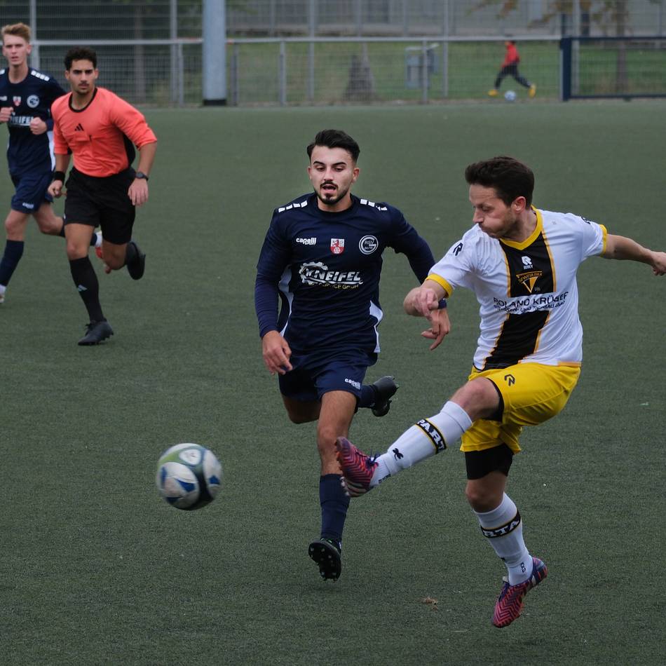 Remis in der Bezirksliga: Die Ratinger U23 bietet dem Spitzenreiter großen Kampf