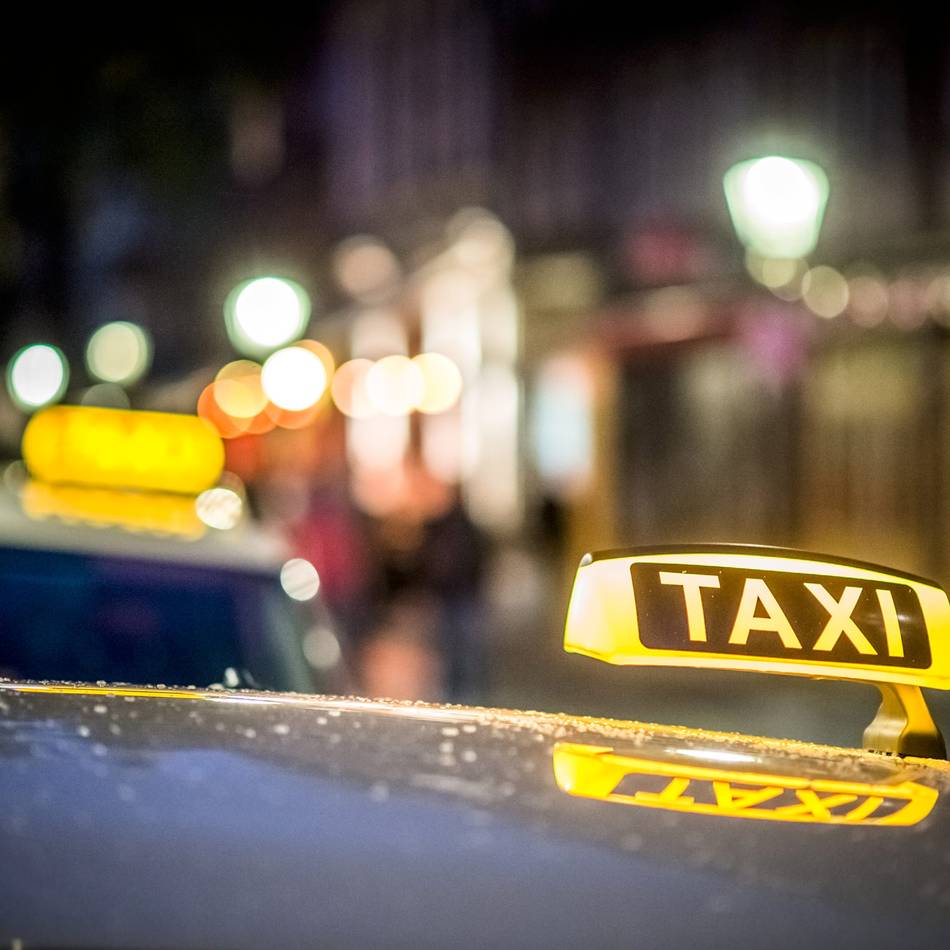Höhere Kosten im Kreis Kleve: Taxi-Unternehmen fordern höhere Fahrpreise