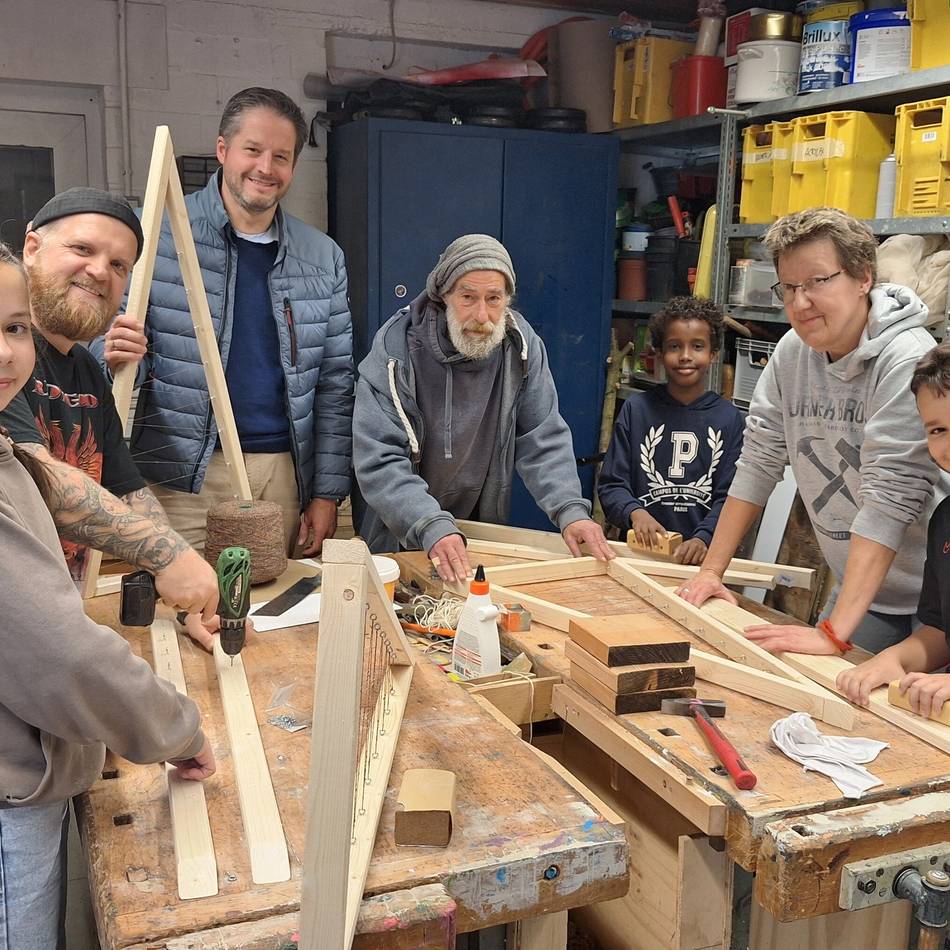 Geschenkeaktion in Meerbusch: Kinder basteln Wunschbäume für Sterntaler-Aktion