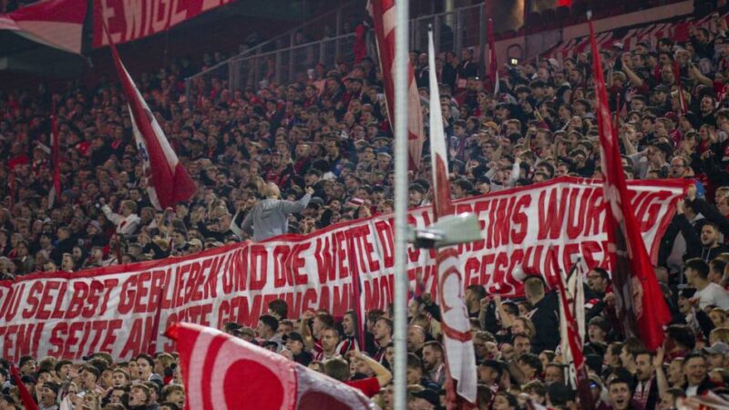 Emotionale Botschaft: Fortuna-Fans bedanken sich auf Transparent bei Ex-Trainer Thioune