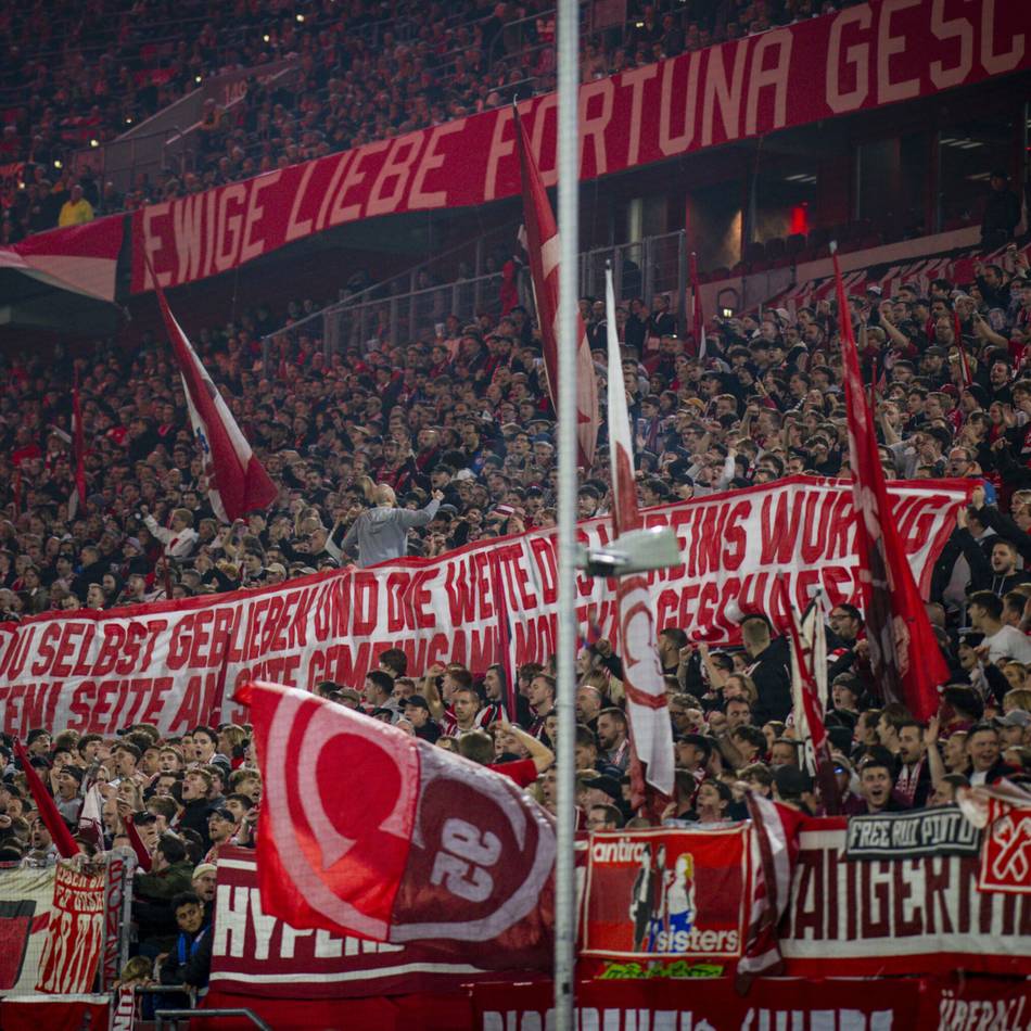 Emotionale Botschaft: Fortuna-Fans bedanken sich auf Transparent bei Ex-Trainer Thioune