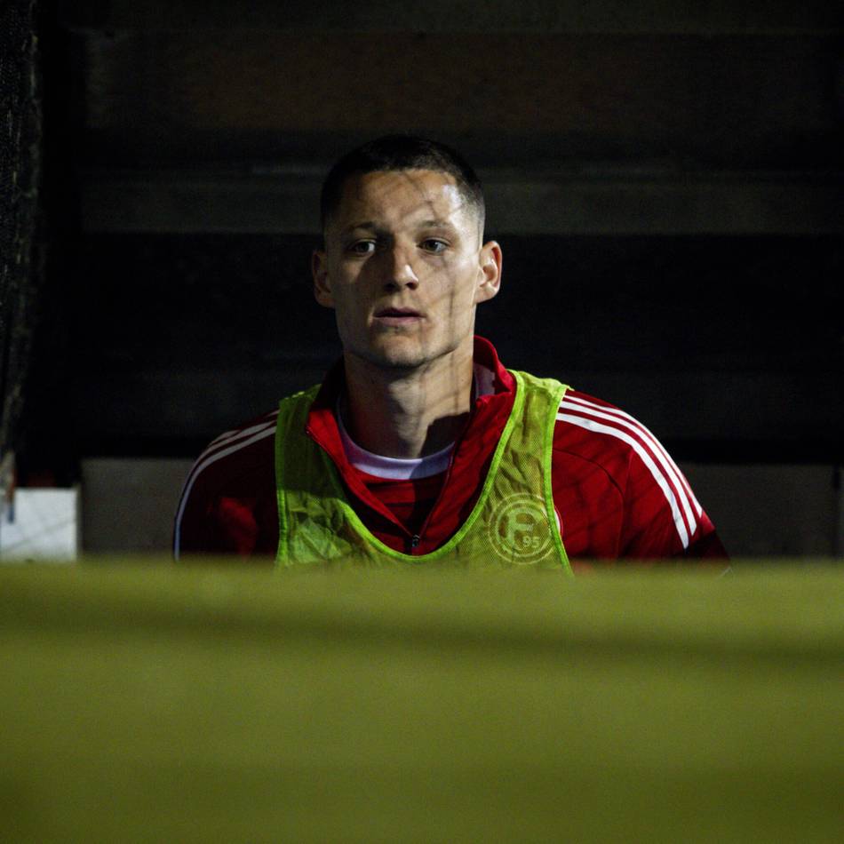 Fortuna-Stürmer nur Zuschauer: Coach Anfang erklärt, warum Zan Celar gegen Freiburg nicht gespielt hat