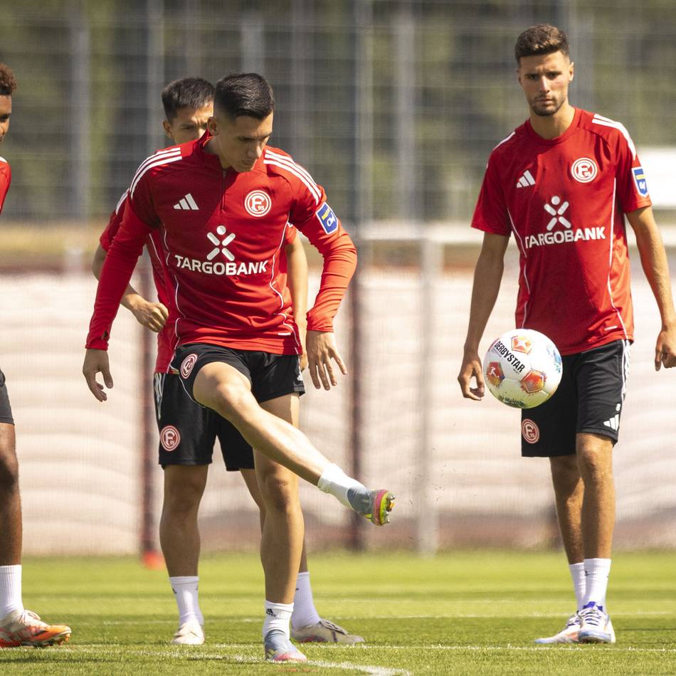 Mehrere U23-Spieler im Fortuna-Training: Schock-Diagnose bei Sotiris – Entwarnung bei El Azzouzi