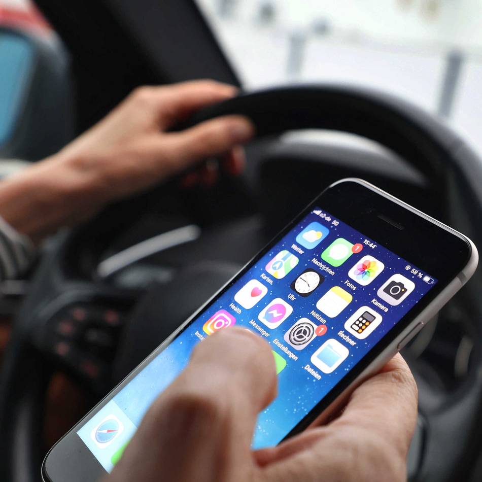 Kreisweite Aktion auch in Hilden und Haan: Polizei erwischt Autofahrer mit Handy am Steuer