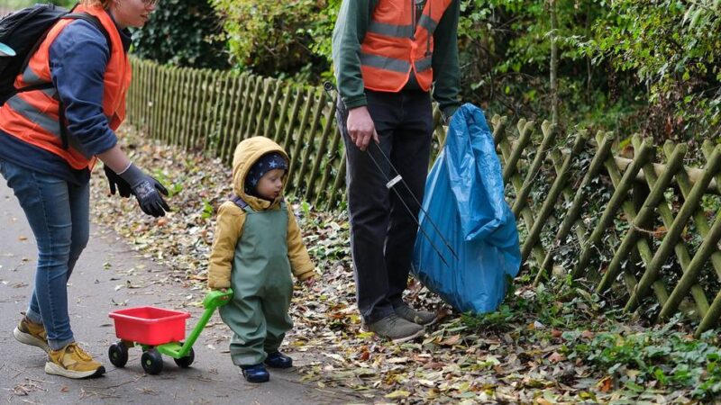 Dreck-Weg-Tag in Hofermühle: „Die schmeißen uns im Vorbeifahren Müll zu“