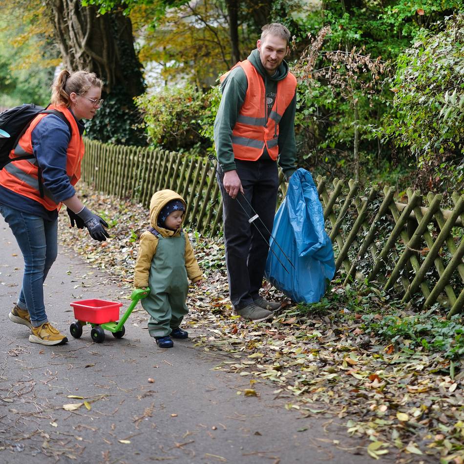 Dreck-Weg-Tag in Hofermühle: „Die schmeißen uns im Vorbeifahren Müll zu“