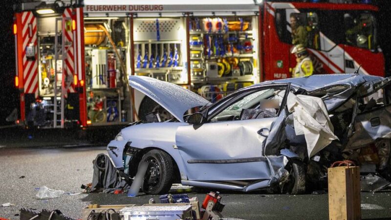 Prozess in Duisburg: Mit Tempo 200 über die Autobahn – Raser wegen zweifachen Mordes angeklagt
