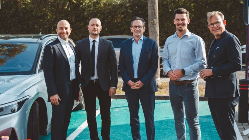 Mobilität in Mönchengladbach: NEW und Schaffrath nehmen neue E-Ladesäulen in Betrieb