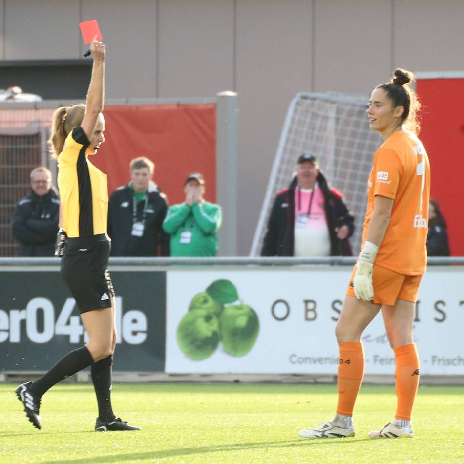 Nach nur 30 Sekunden: Rekord-Rot für Torfrau – Frauen ohne Chance gegen Wolfsburg