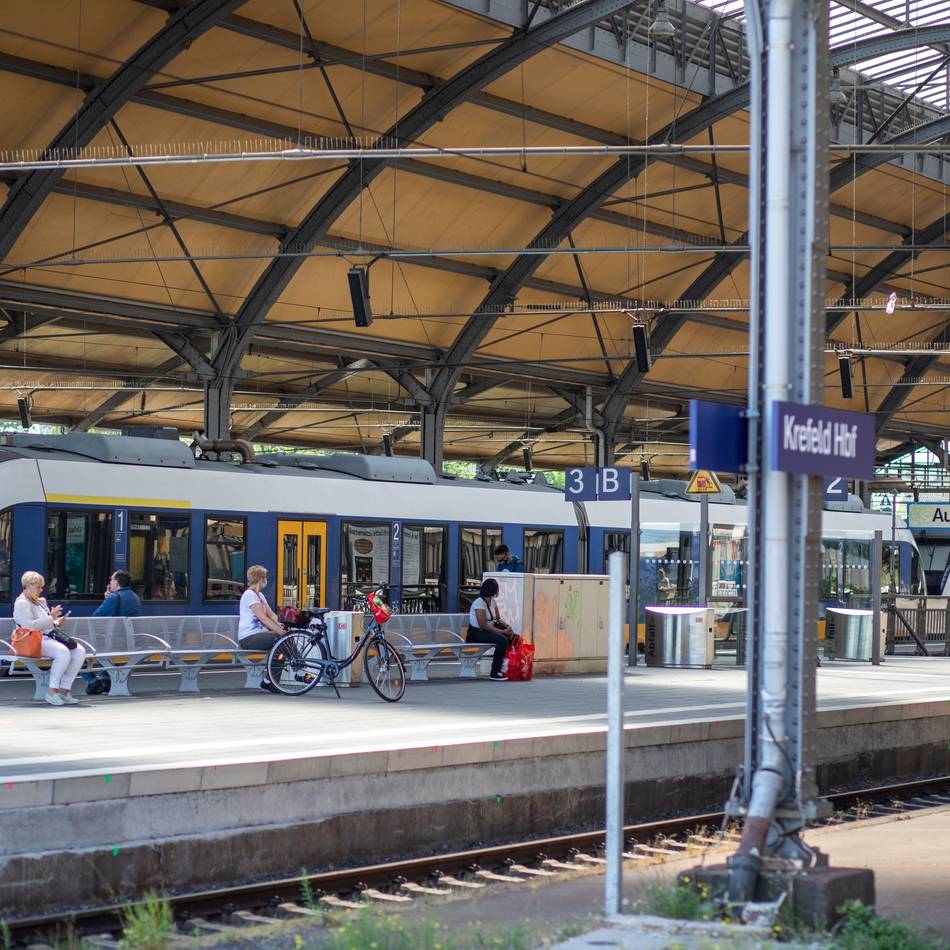 Ausfälle und Verspätungen beim RE10: Scheibe beim Niersexpress gerissen – Lage bei den Zügen bleibt angespannt