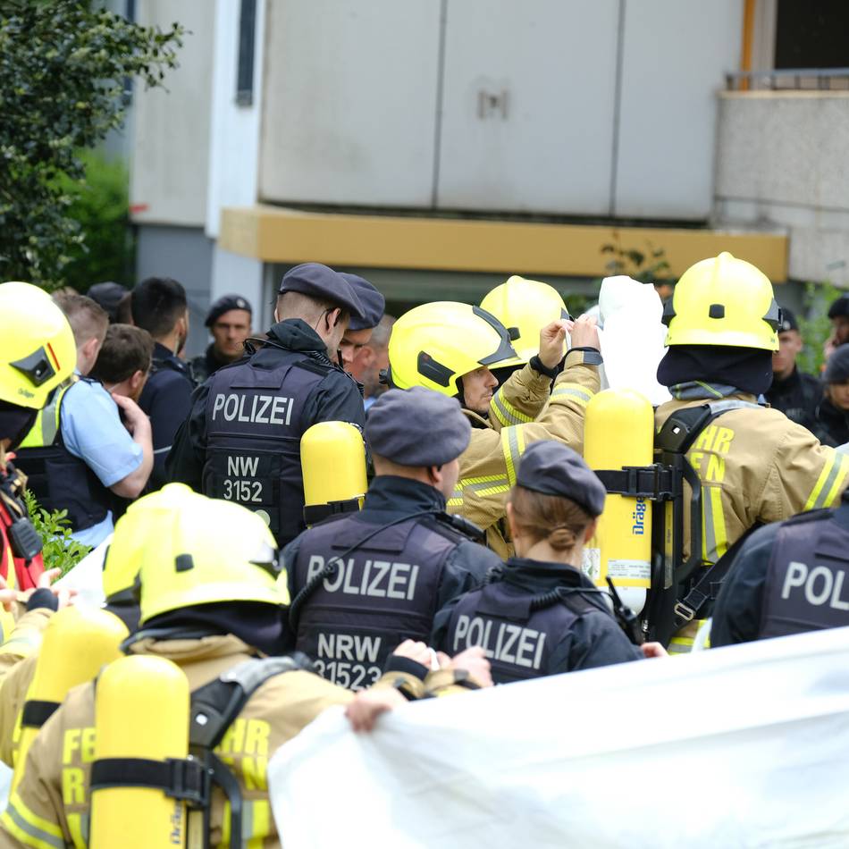 Ehrung durch den Minsterpräsidenten: Brandanschlag: 
Retter werden 
ausgezeichnet