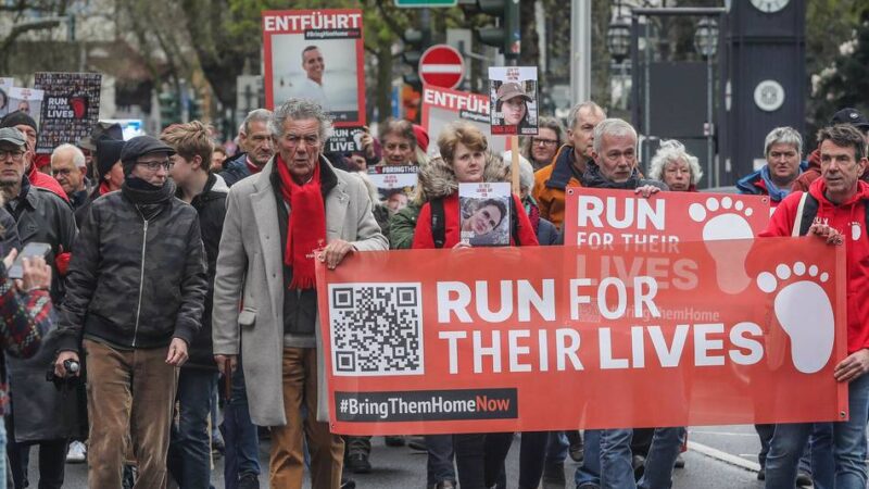 „Sei a Mentsh – Herz statt Hass“: Düsseldorfer demonstrieren am Sonntag gegen Antisemitismus